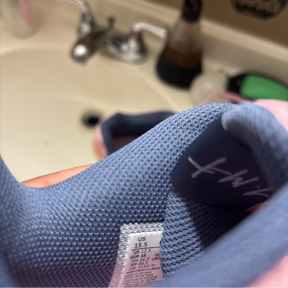 Ja morant 1 day one soft pink - Picture 5 of 6